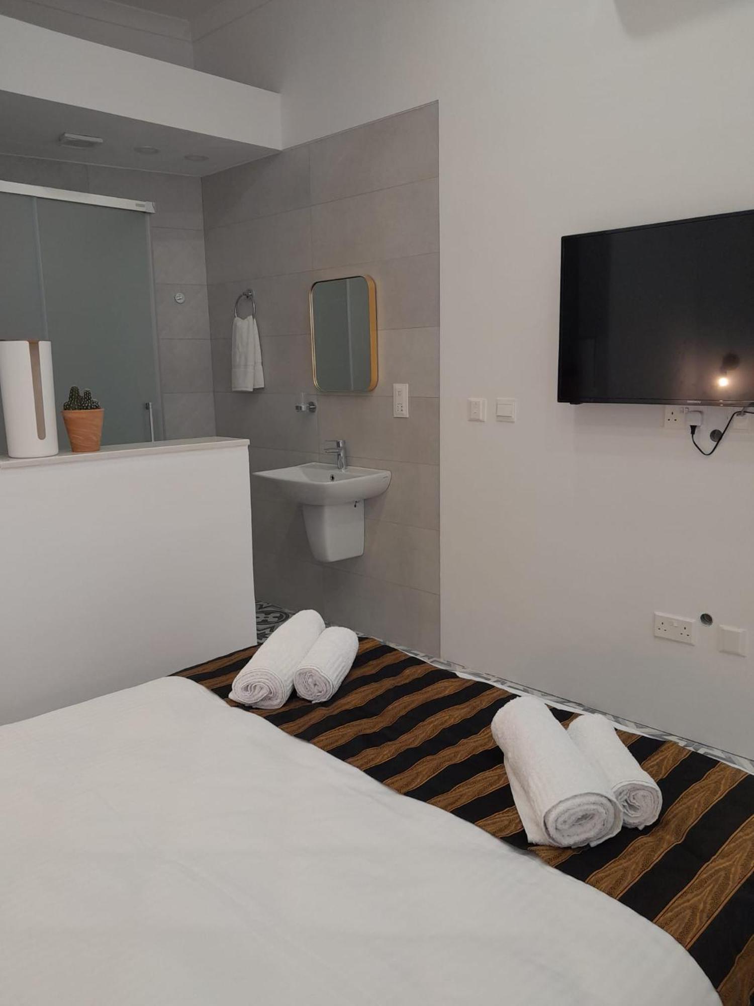 Charming Town House In Cospicua, Valperga Rooms Buitenkant foto