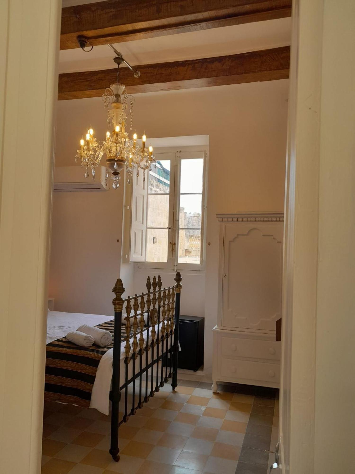 Charming Town House In Cospicua, Valperga Rooms Buitenkant foto
