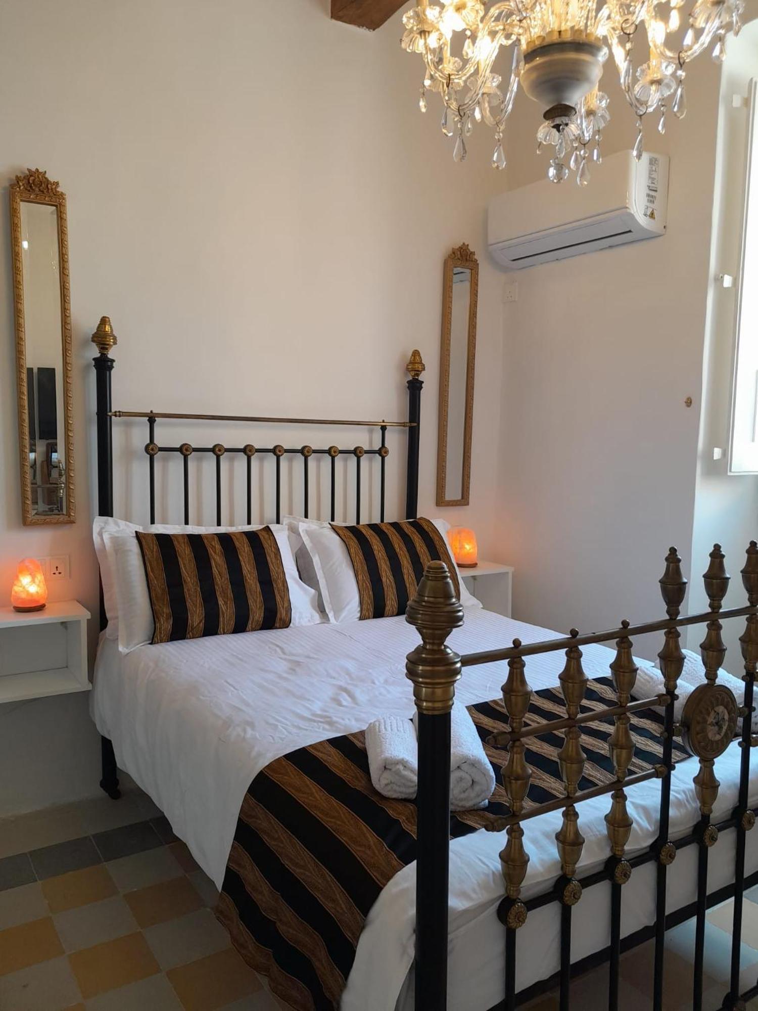 Charming Town House In Cospicua, Valperga Rooms Buitenkant foto