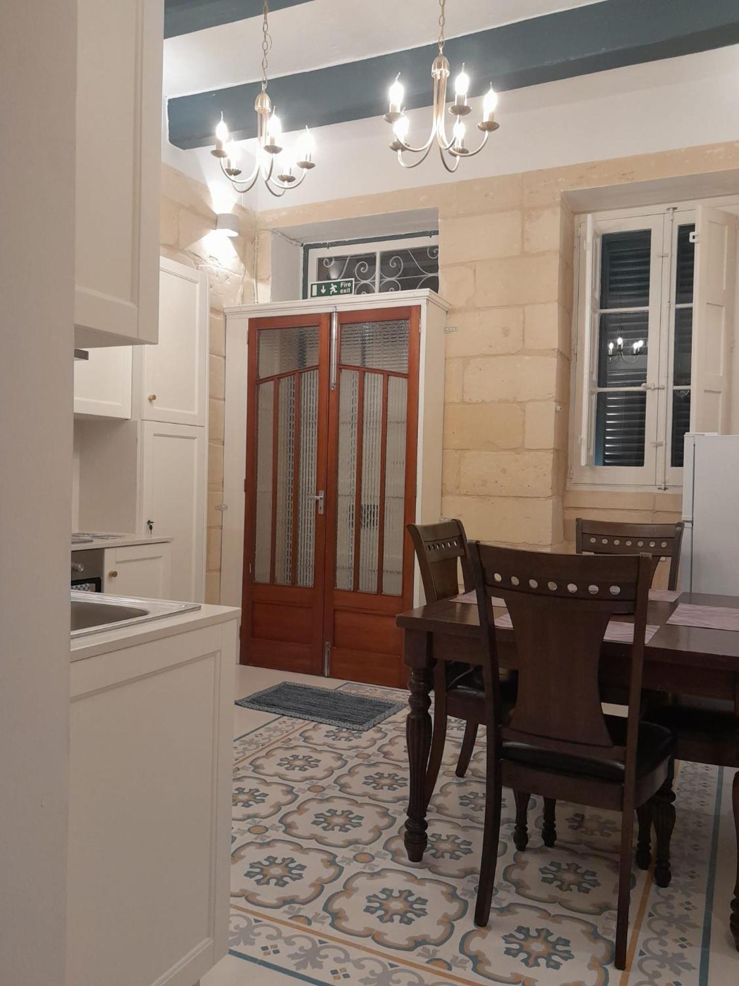 Charming Town House In Cospicua, Valperga Rooms Buitenkant foto