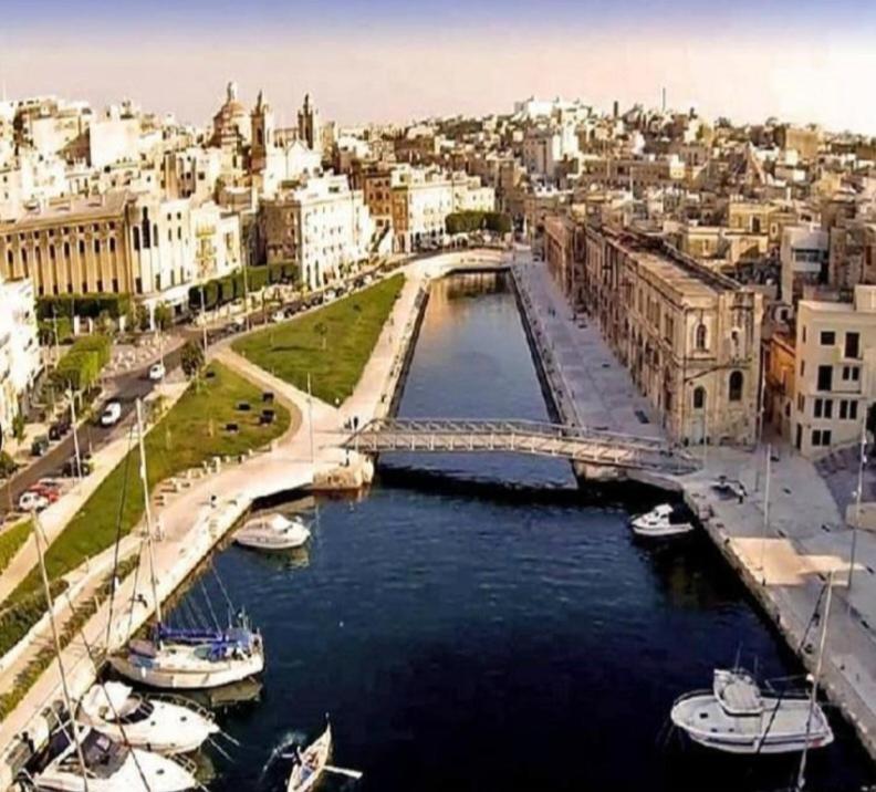 Charming Town House In Cospicua, Valperga Rooms Buitenkant foto